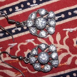 ❤ Outstanding Vintage earrings.